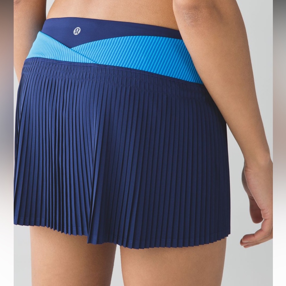 Lululemon Time To Shine Skirt size 10
Hero Blue / Samba Snake Kayak Blue Hero